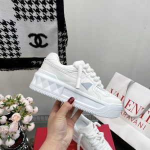 New Fashion LV Women Shoes 232 PA