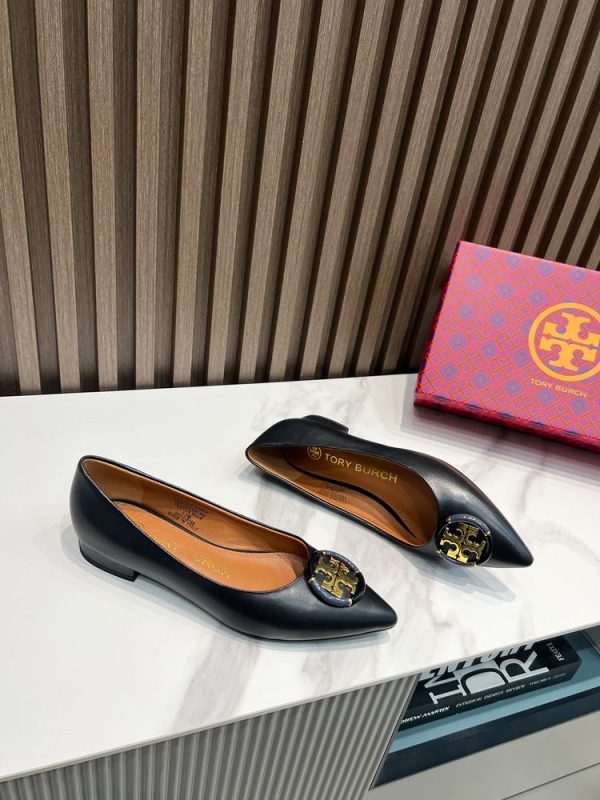 New Fashion LV Women Shoes 261 PA