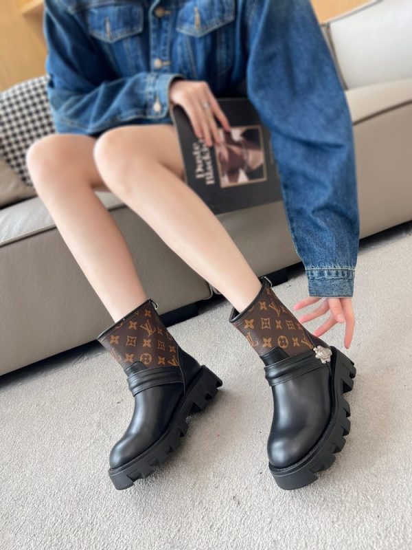 New Fashion LV Women Shoes 349 PA