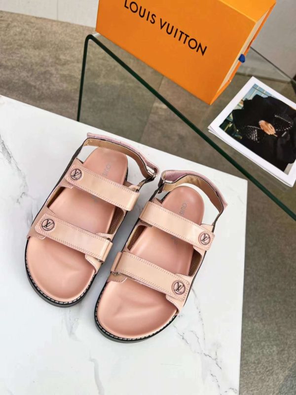 New Fashion LV Women Shoes 169 PA