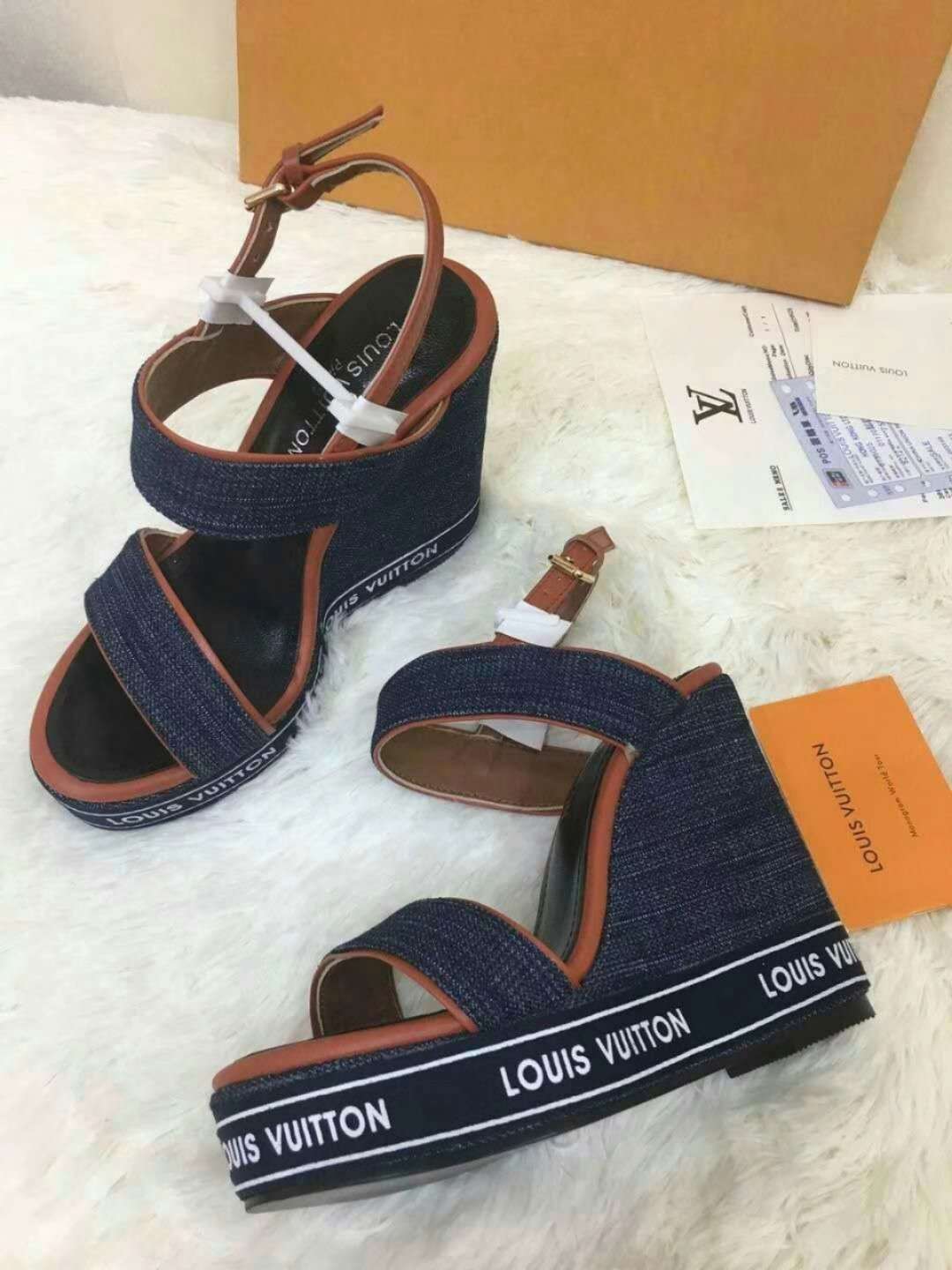 New Fashion LV Women Shoes L046