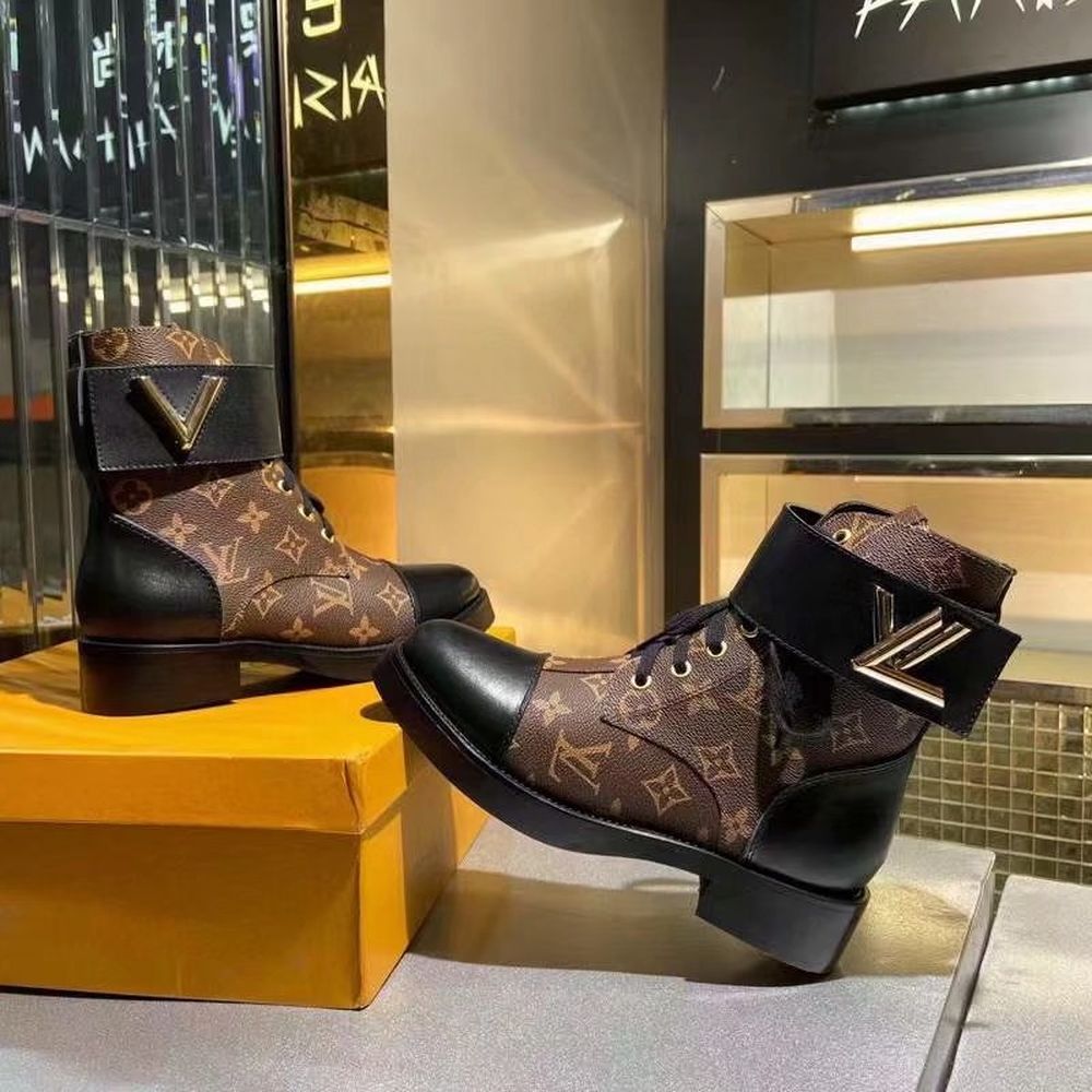 New Fashion LV Women Shoes L401