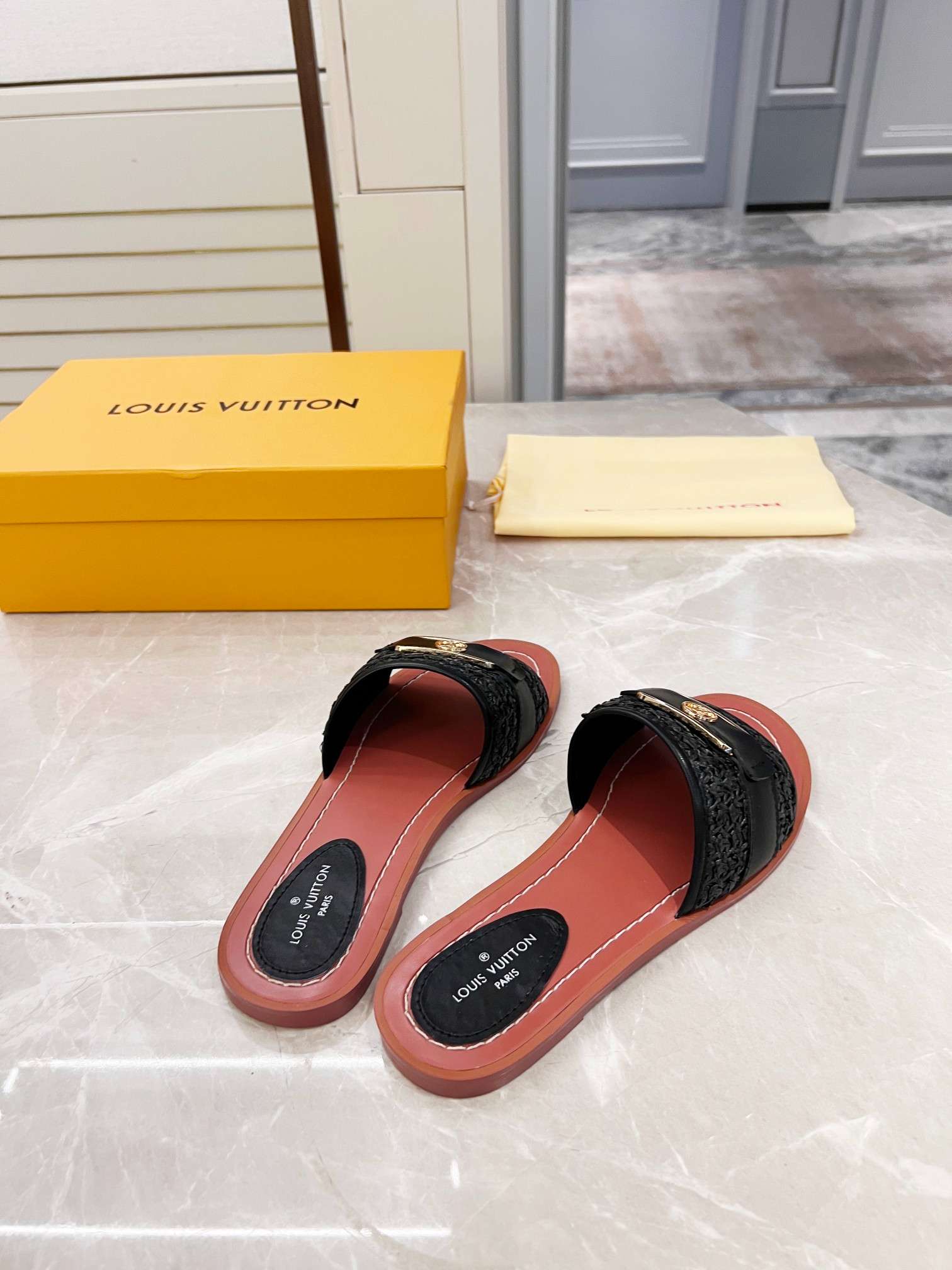 New Fashion LV Women Shoes L061