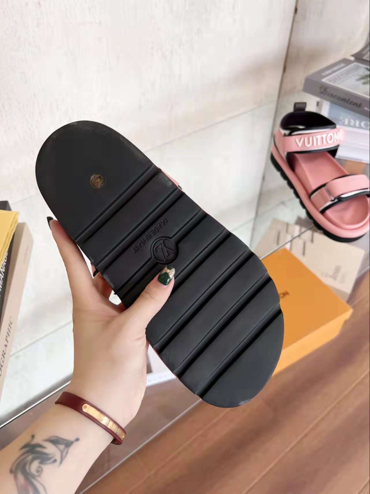 New Fashion LV Women Shoes L047