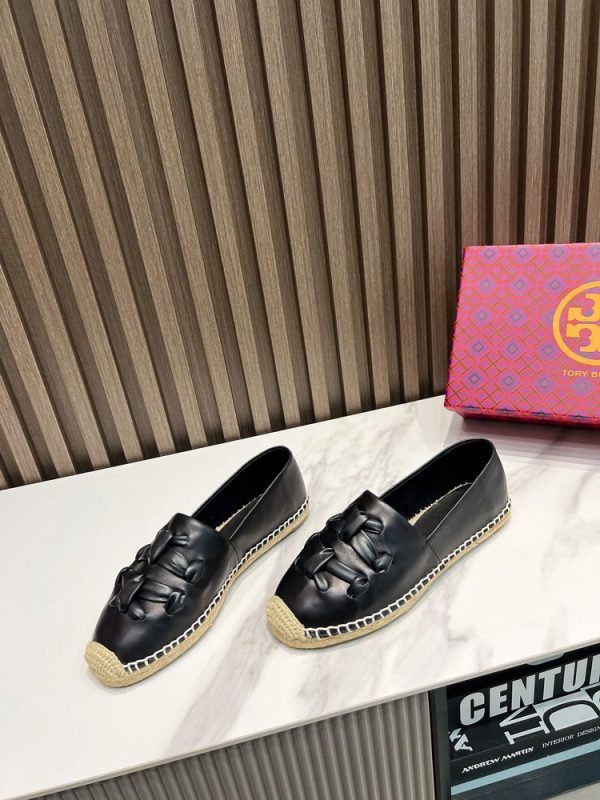 New Fashion LV Women Shoes 268 PA