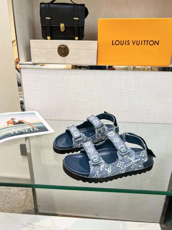 New Fashion LV Women Shoes 168 PA