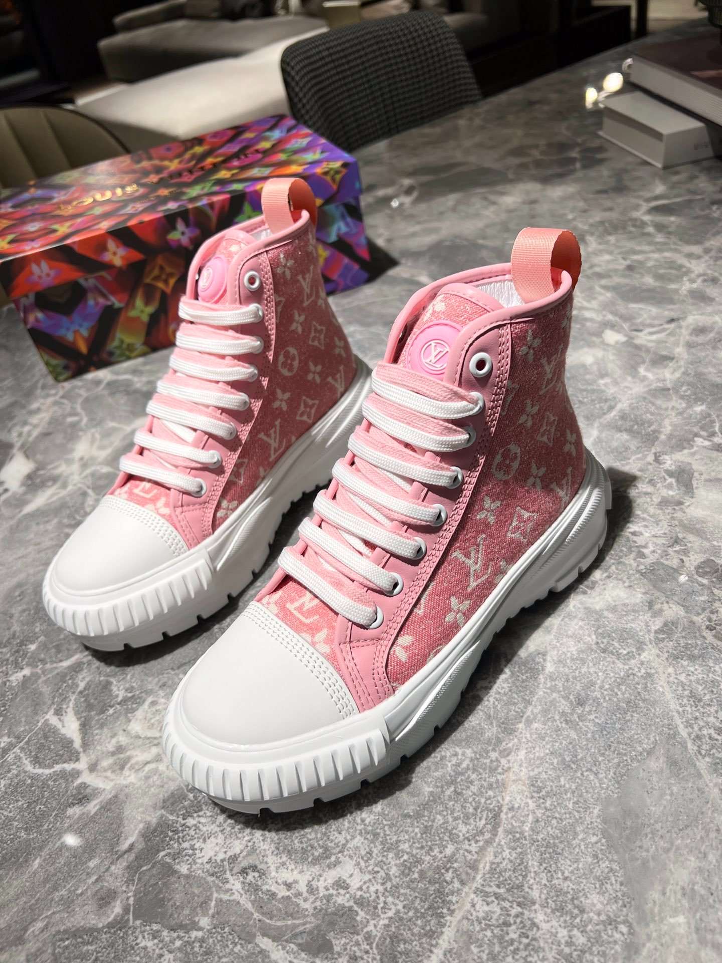 New Fashion LV Women Shoes L304
