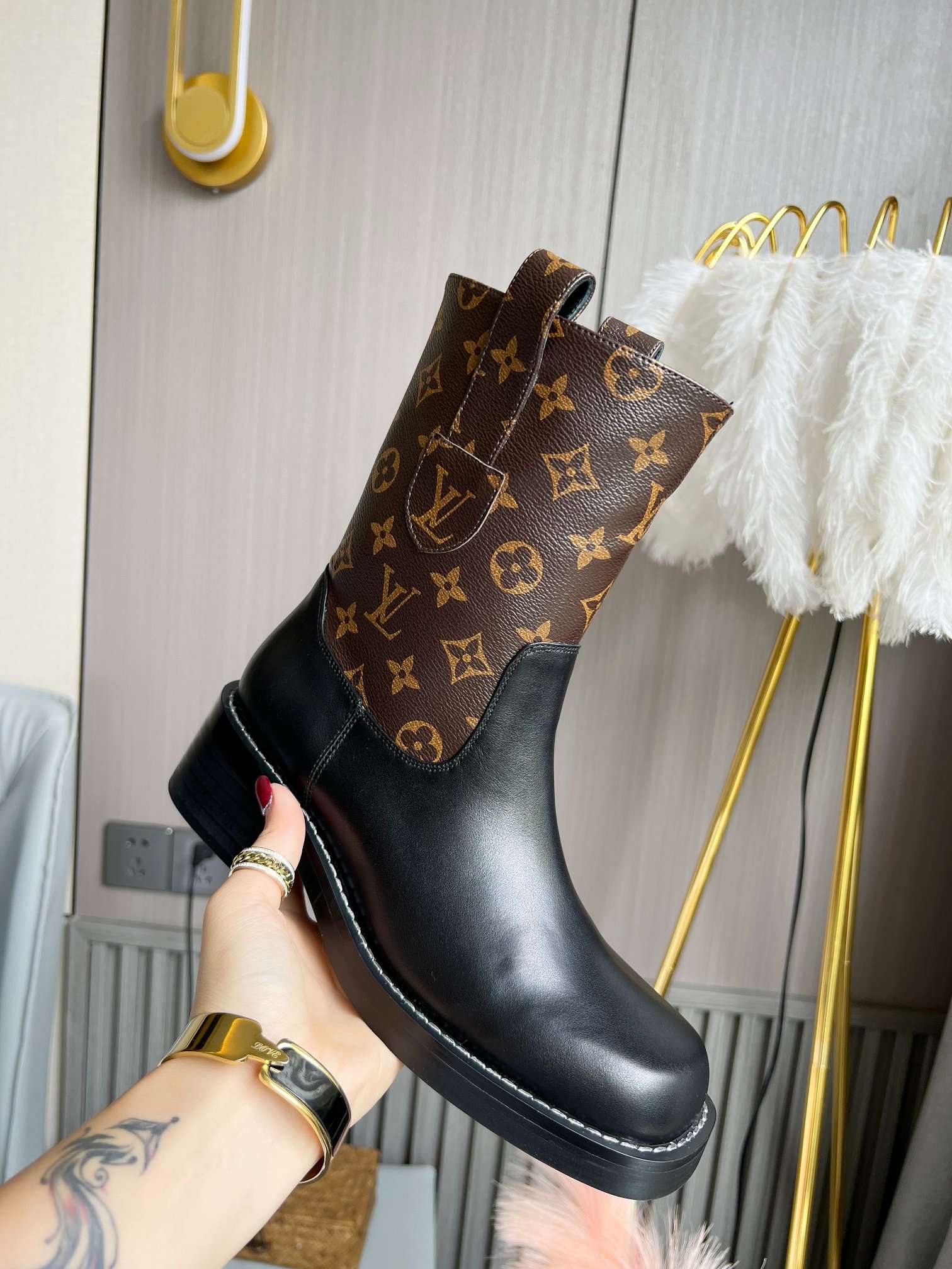 New Fashion LV Women Shoes L031 New Fashion LV Women Shoes L031