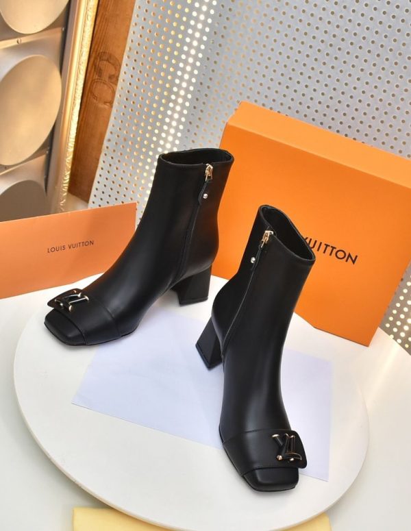 New Fashion LV Women Shoes 358 PA