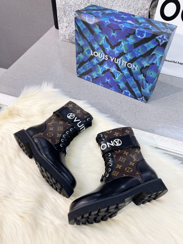 New Fashion LV Women Shoes 323 PA