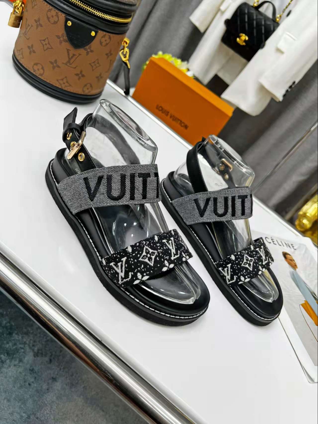 New Fashion LV Women Shoes L050