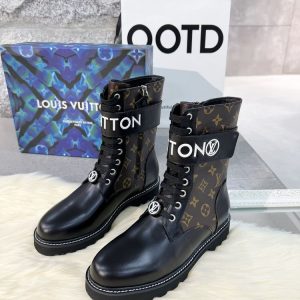 New Fashion LV Women Shoes 323 PA