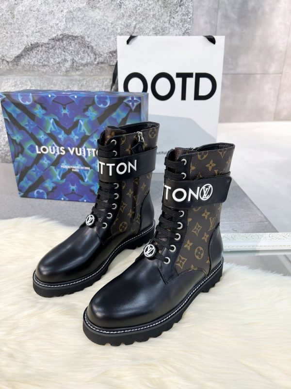 New Fashion LV Women Shoes 323 PA