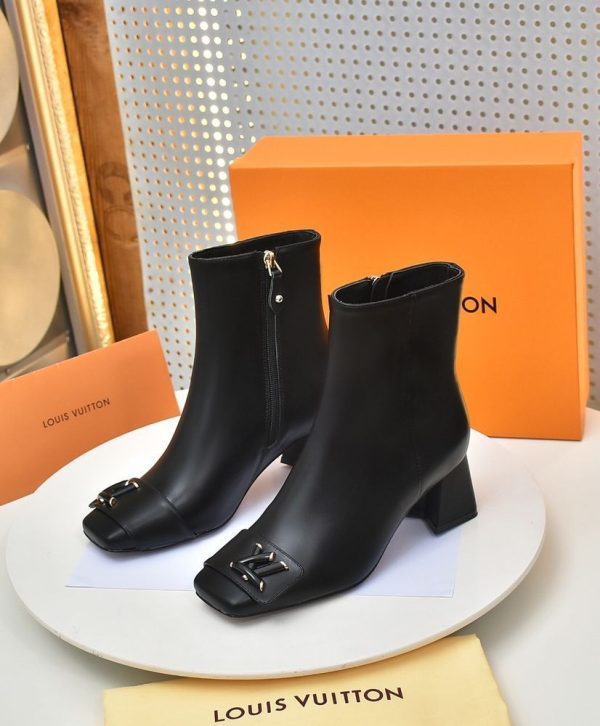 New Fashion LV Women Shoes 358 PA