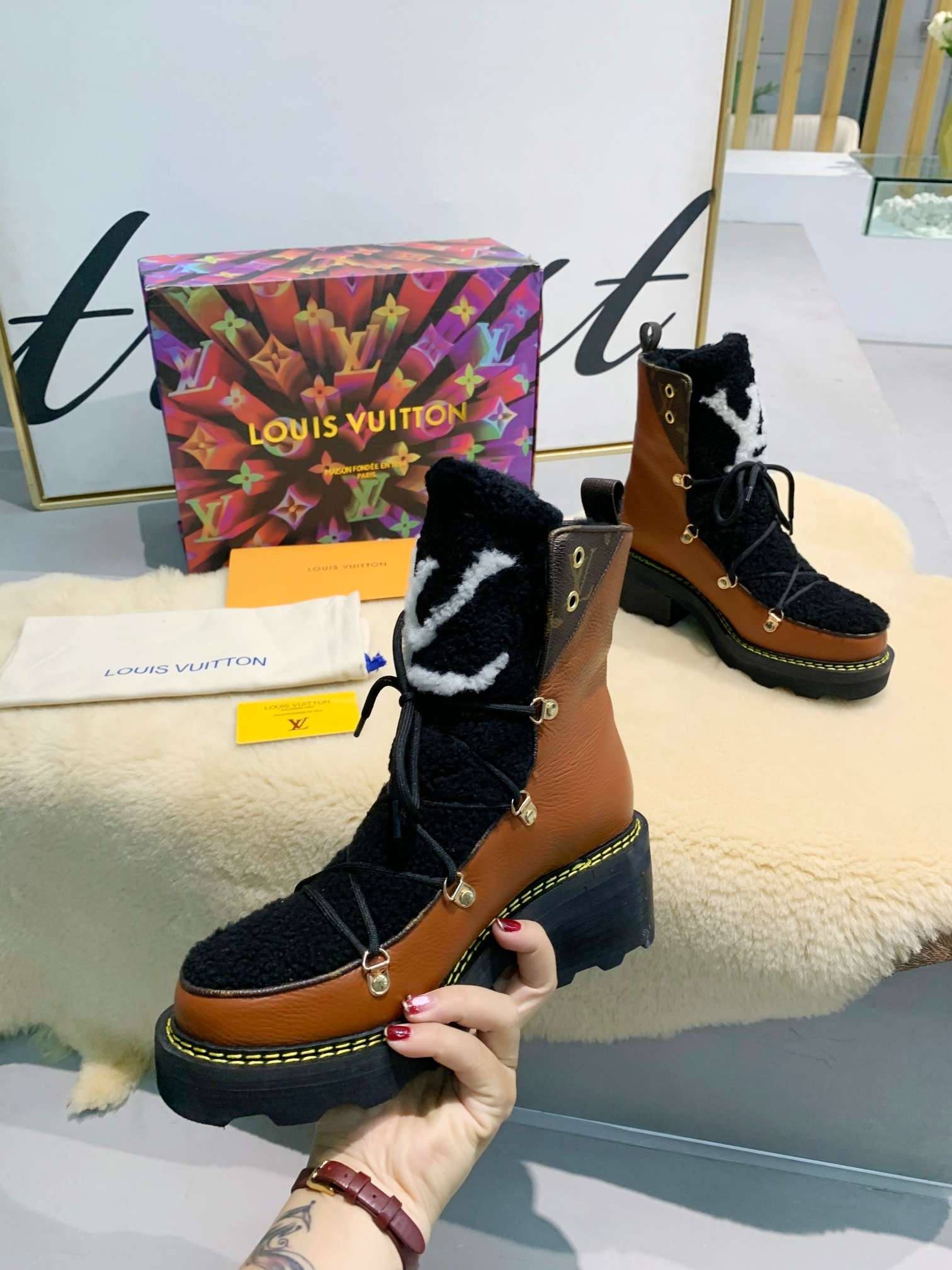 New Fashion LV Women Shoes L283