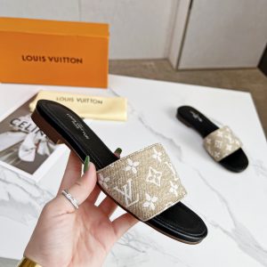 New Fashion LV Women Shoes 171 PA
