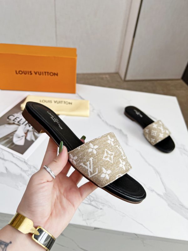 New Fashion LV Women Shoes 171 PA