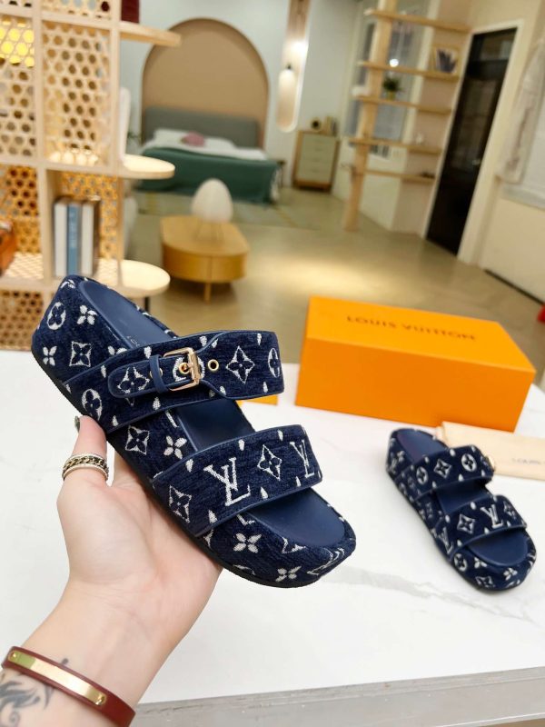 New Fashion LV Women Shoes 164 PA