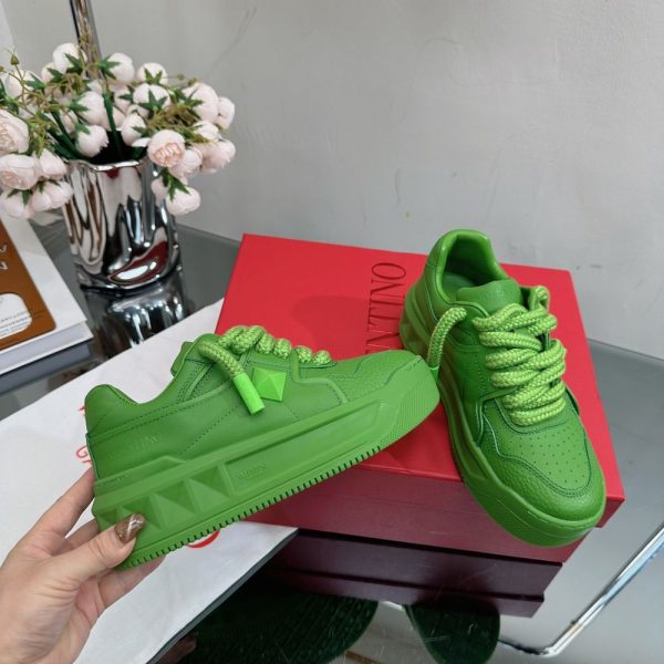 New Fashion LV Women Shoes 227 PA