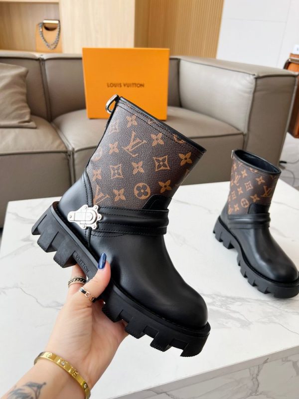 New Fashion LV Women Shoes 349 PA