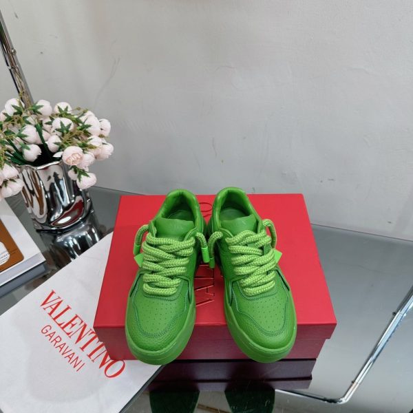 New Fashion LV Women Shoes 227 PA