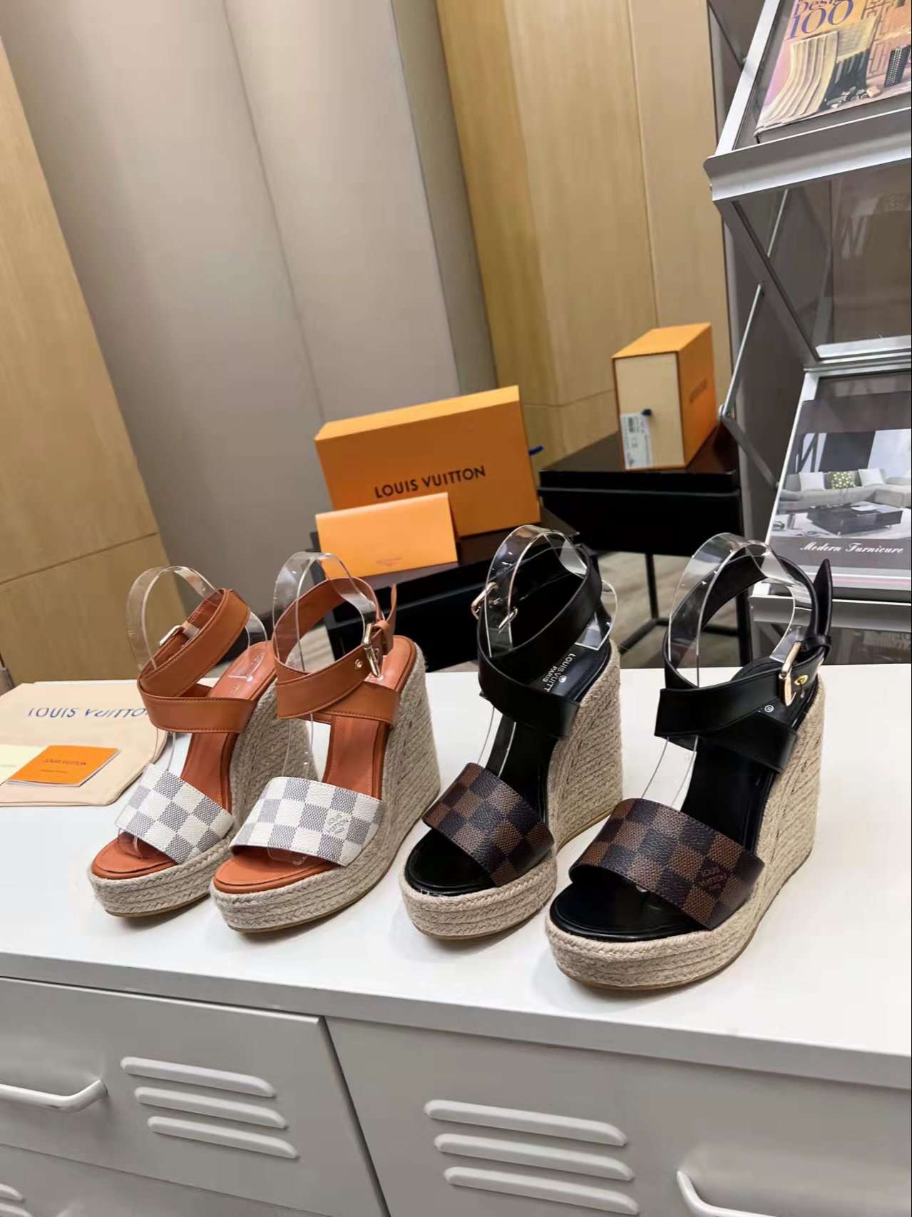 New Fashion LV Women Shoes L044