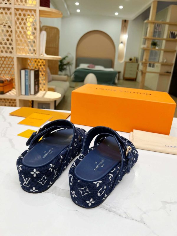 New Fashion LV Women Shoes 164 PA