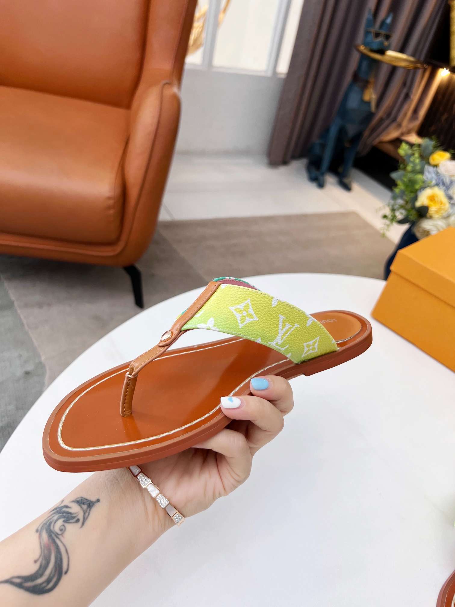 New Fashion LV Women Shoes L015
