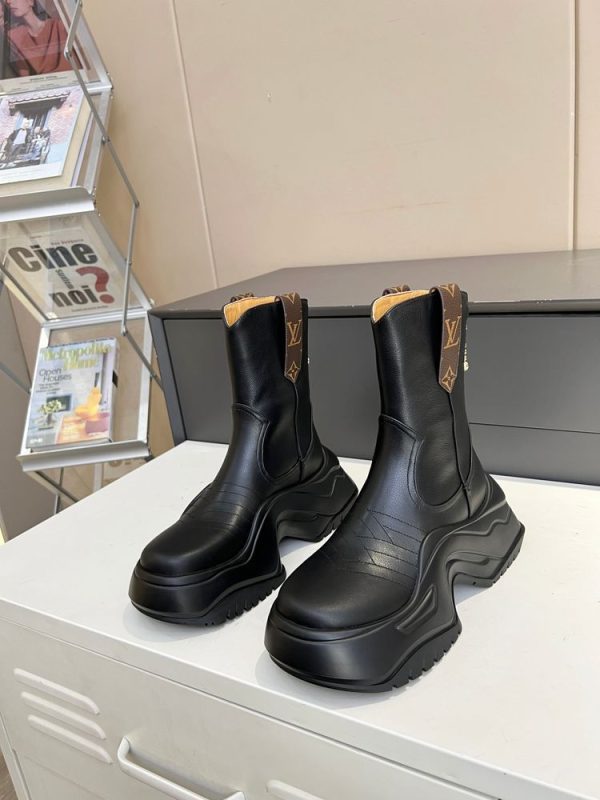 New Fashion LV Women Shoes 304 PA
