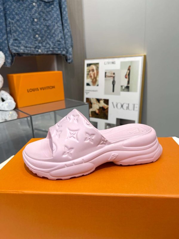New Fashion LV Women Shoes 157 PA