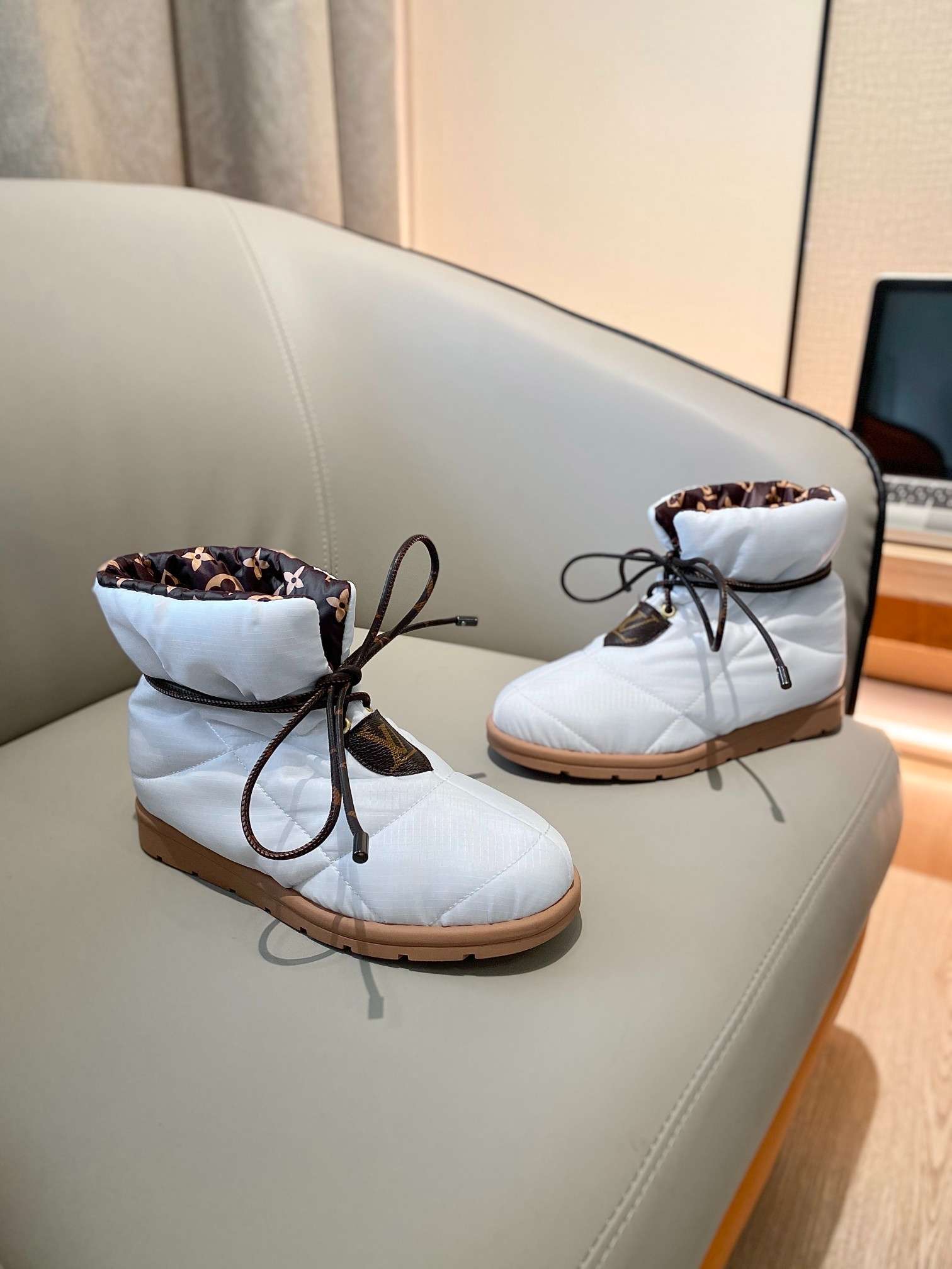 New Fashion LV Women Shoes L273