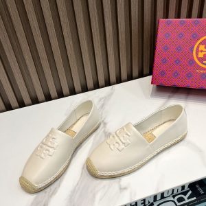 New Fashion LV Women Shoes 257 PA