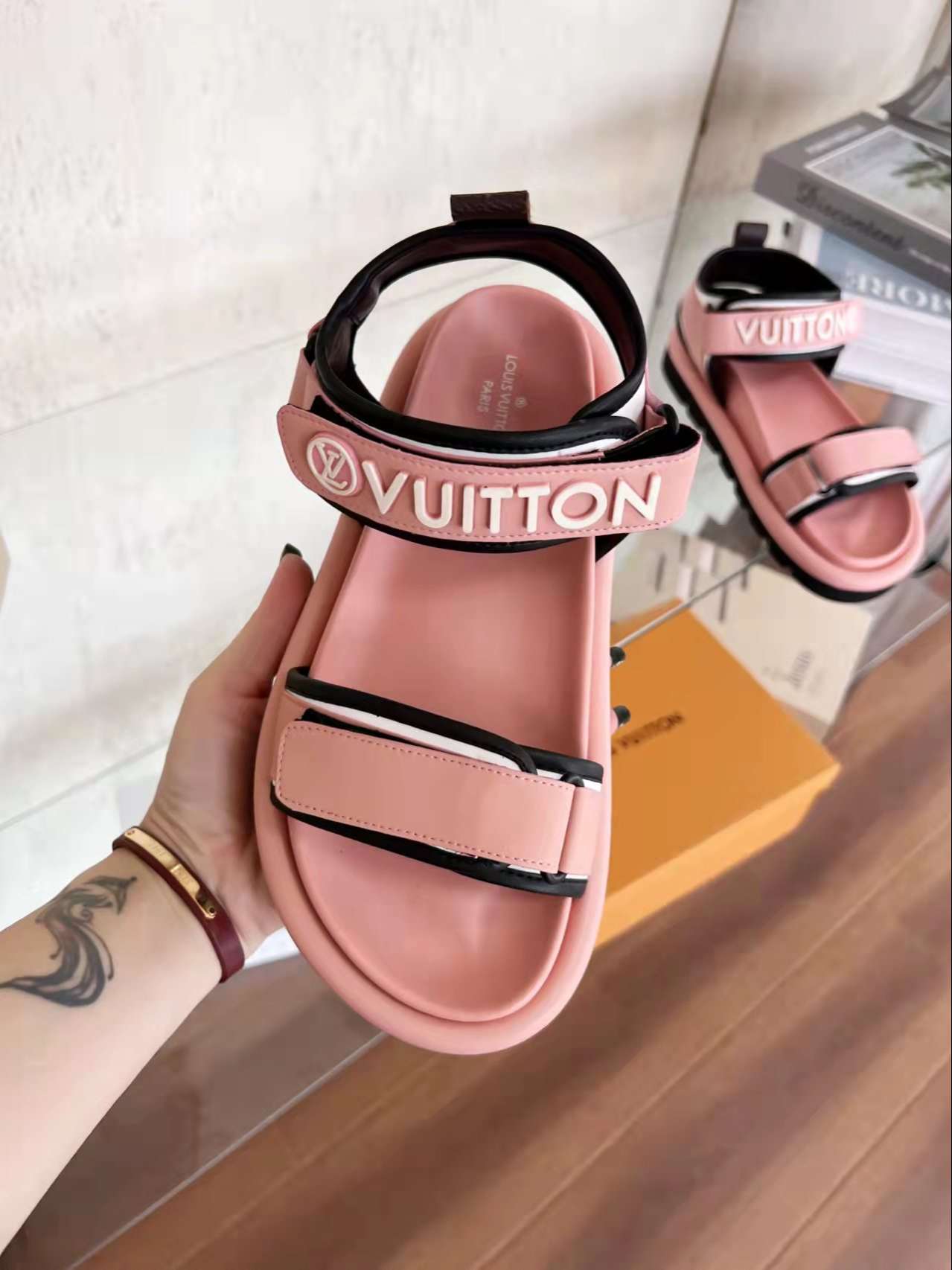 New Fashion LV Women Shoes L047