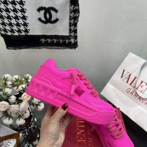 New Fashion LV Women Shoes 234 PA