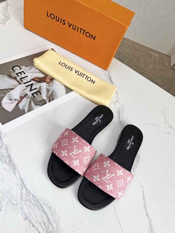 New Fashion LV Women Shoes 172 PA