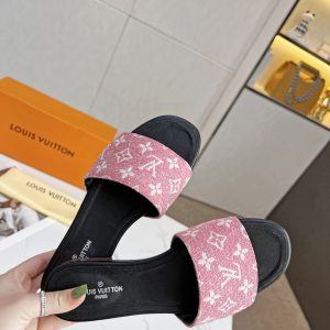 New Fashion LV Women Shoes 172 PA