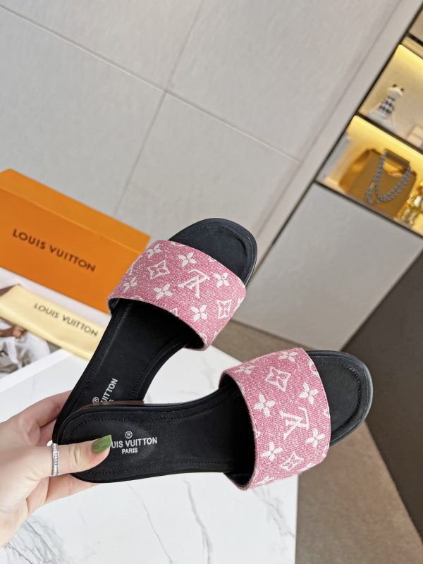 New Fashion LV Women Shoes 172 PA