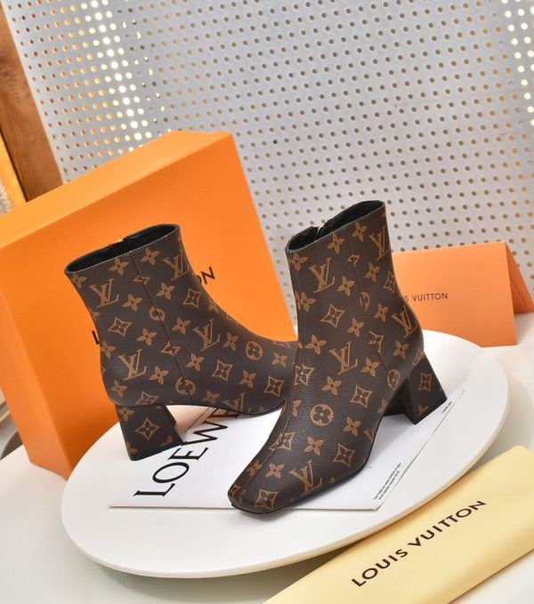 New Fashion LV Women Shoes 282 PA