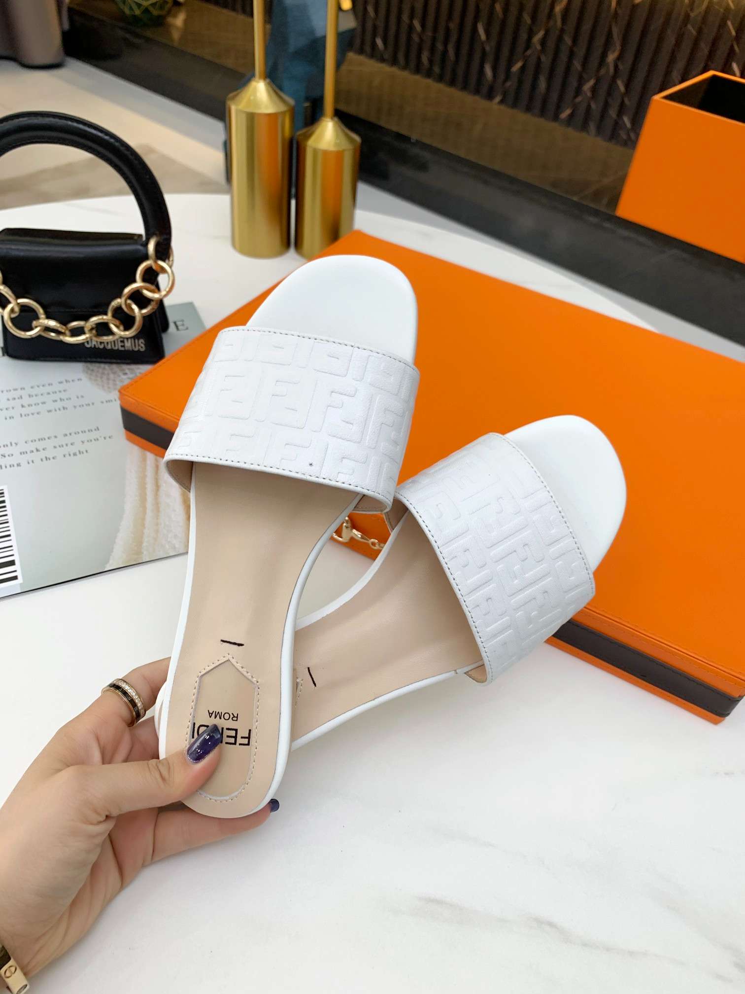 New Fashion LV Women Shoes L059
