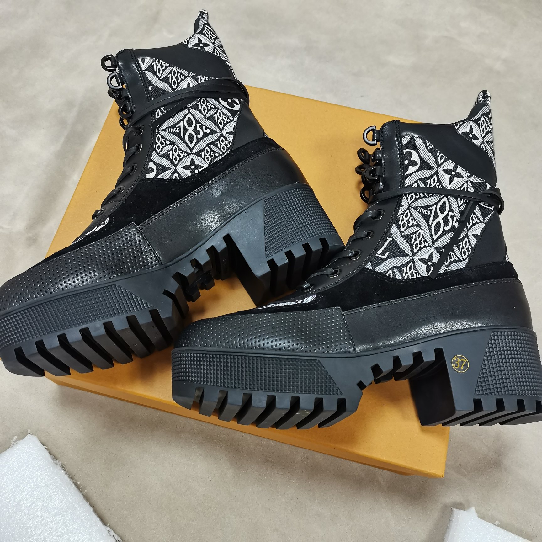 New Fashion LV Women Shoes L386 New Fashion LV Women Shoes L386