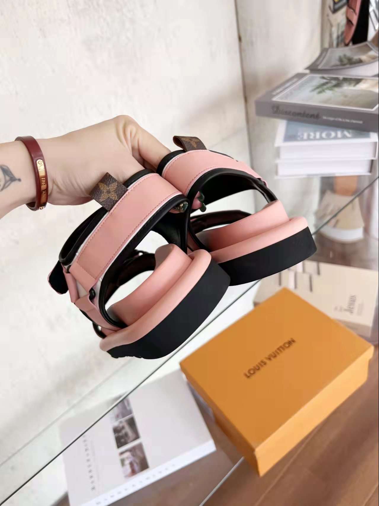 New Fashion LV Women Shoes L047