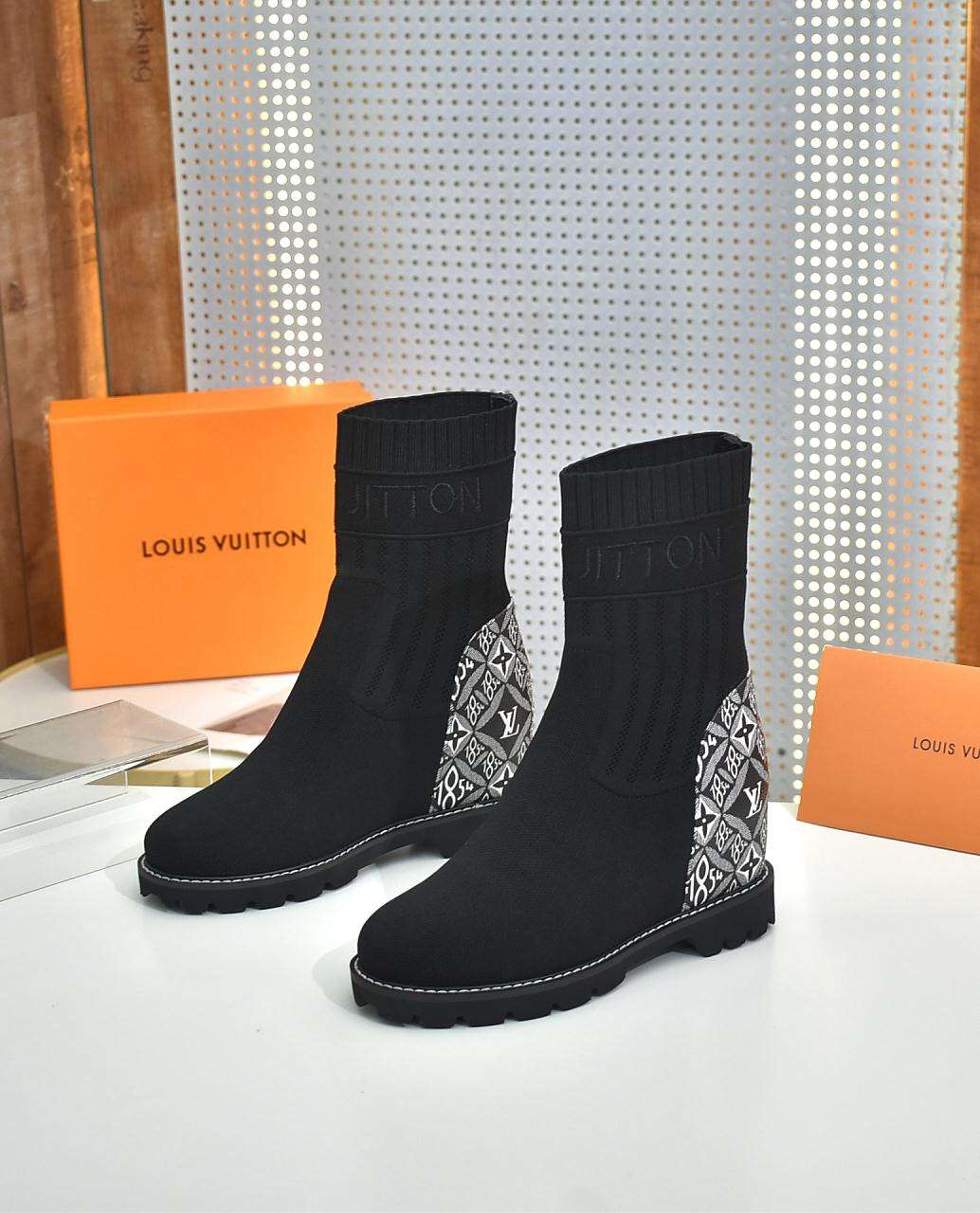 New Fashion LV Women Shoes L301