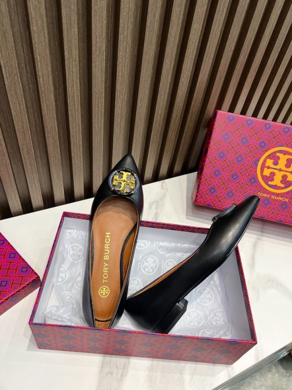 New Fashion LV Women Shoes 261 PA