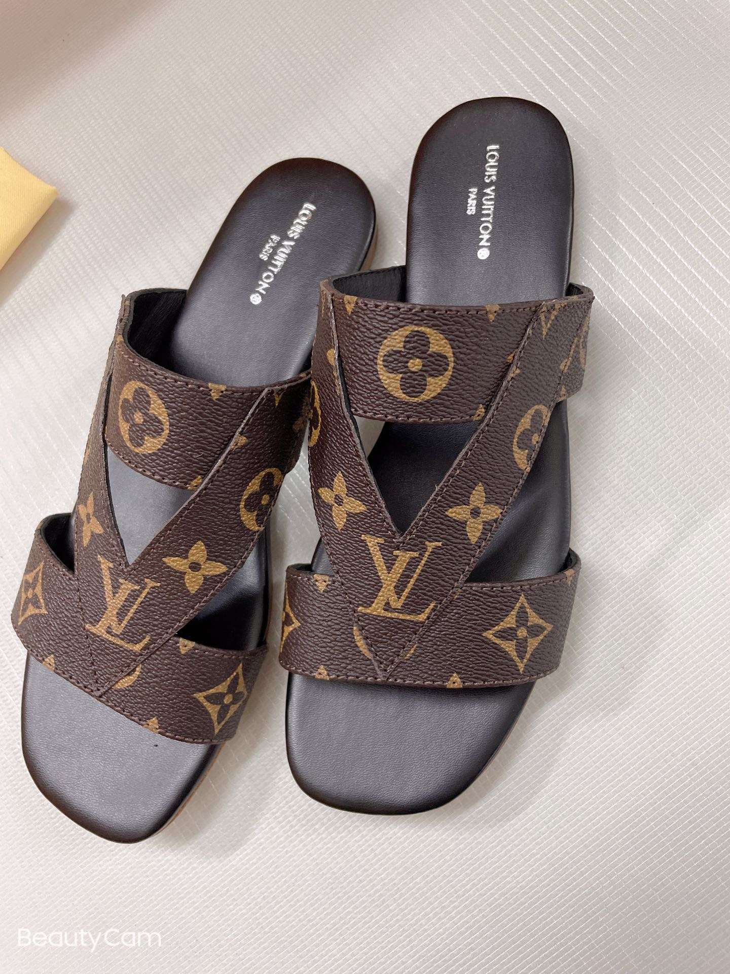 New Fashion LV Women Shoes L049
