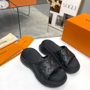 New Fashion LV Women Shoes 158 PA