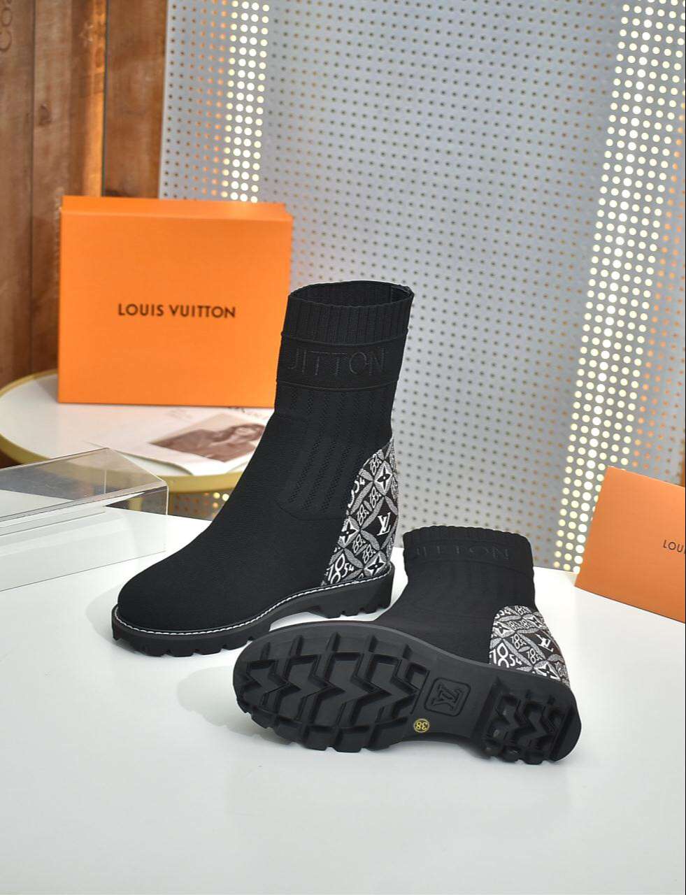 New Fashion LV Women Shoes L301