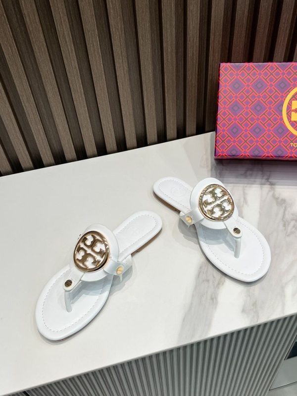New Fashion LV Women Shoes 266 PA