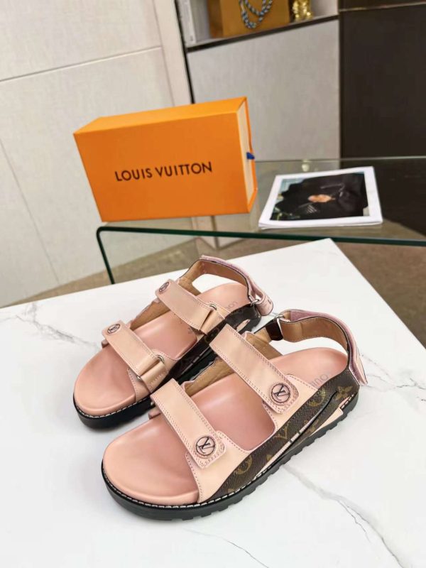 New Fashion LV Women Shoes 169 PA
