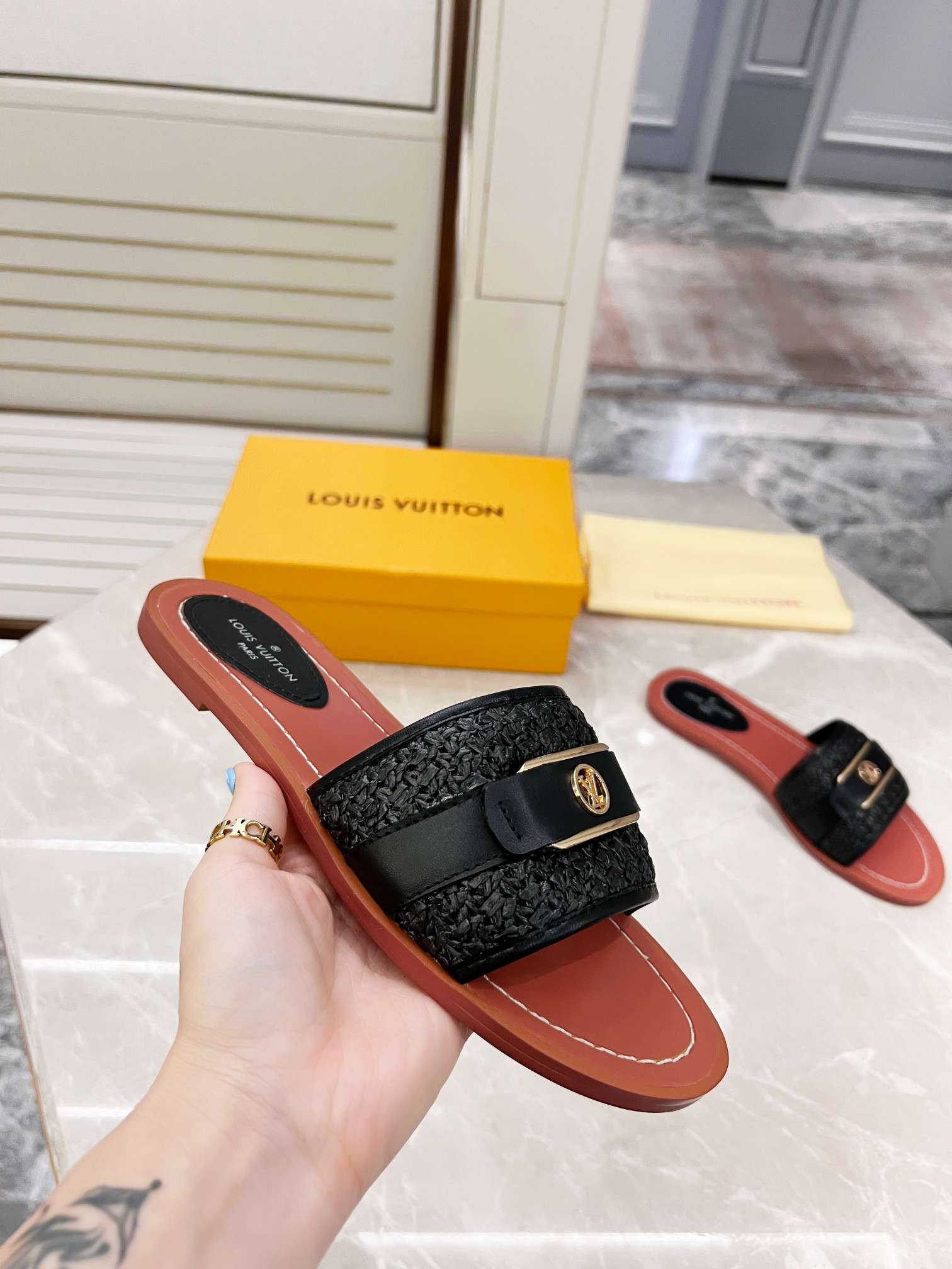 New Fashion LV Women Shoes L061