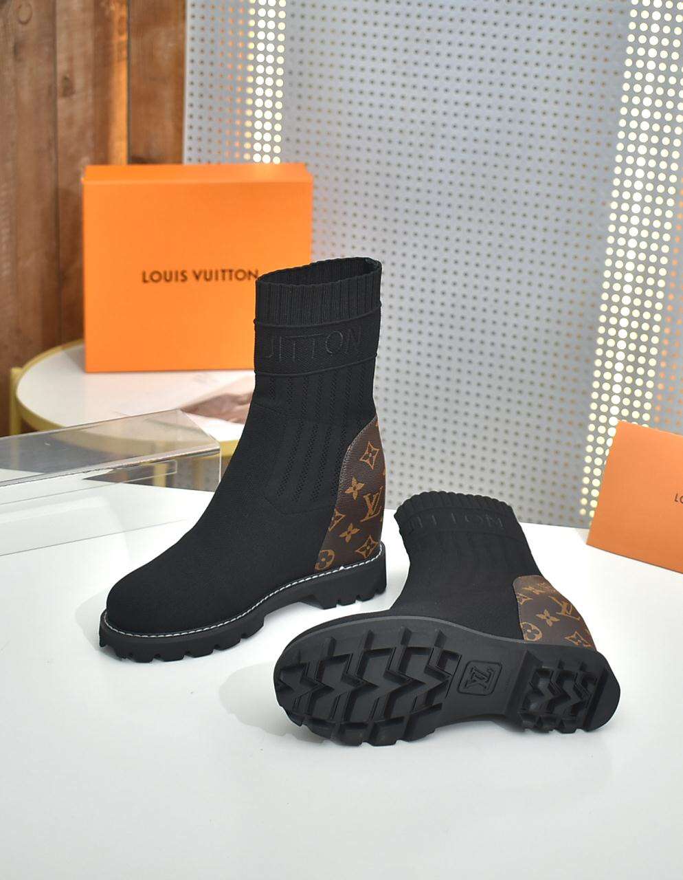 New Fashion LV Women Shoes L301